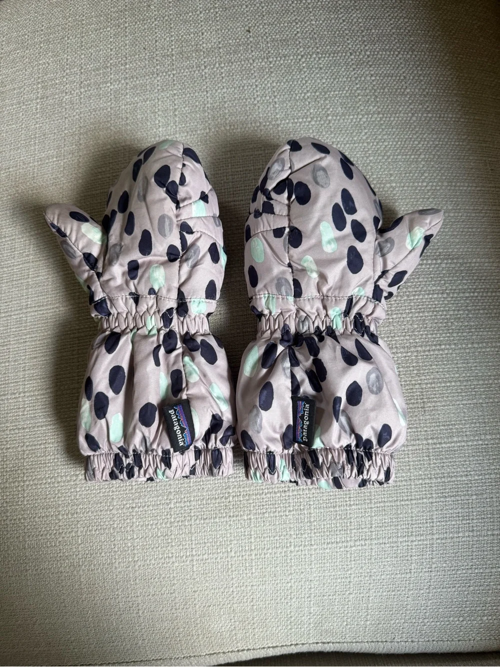 Patagonia Kids Light Purple Mittens with Dot Print